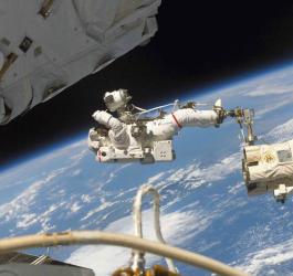 Российскими космонавтами осуществлены работы в открытом космосе