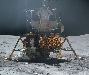 Лунный модуль «Аполлона» на поверхности Луны.