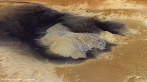 Многоуровневая гора внутри кратера Беккереля