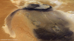 Сформированные ветром осадочные отложения кратера Беккерель