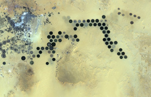Спутник JAXA «ALOS» незадолго до выхода из строя сделал снимки оазиса Al Jawf, расположенного в самом сердце Сахары
