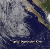 Снимок спутника GOES-West, на котором отчётливо видно, как воздушные массы формируют тропический шторм «Кико»