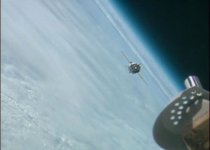 Вид на «Союз ТМА-10М» с борта МКС