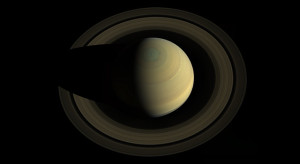 Cassini совершает облет Сатурна для запечатления его особенностей