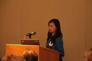Dorothy Chen представляет результаты своих исследований на борту МКС на конференции 2013 ISS Research and Development Conference