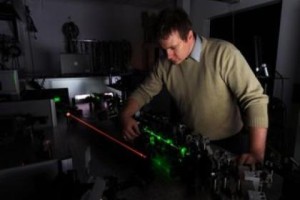 Физики создали новый импульсный лазер до 10 тераватт мощности