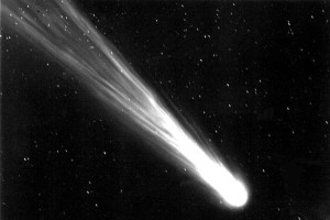 столкнувшейся с Землей первой комета