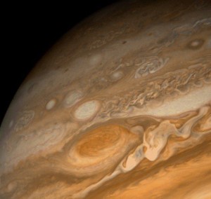 Почему БКП на Юпитере существует так долго