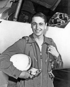 Scott Crossfield рядом с Douglas D-558-2 Skyrocket после полёта 20 ноября 1953 года