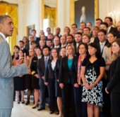 Барак Обама награждает лауреатов премии PECASE 2011