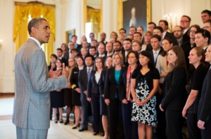 Барак Обама награждает лауреатов премии PECASE 2011