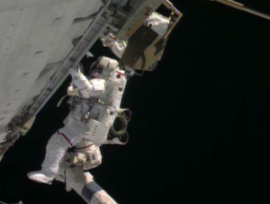 Ричард Мастраккио по время выхода в открытый космос 21 декабря 2013 года