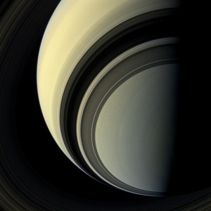 Снимок южного полушария Сатурна, на котором совсем скоро наступит зима
