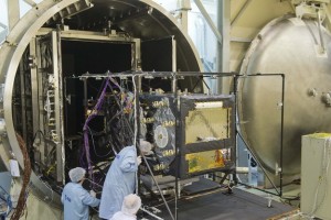 Технический персонал производит извлечение «Galileo» из Phenix