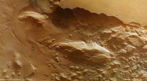 Ученые провели анализ холмов Juventae Chasma на Марсе