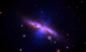 Снимок М82, сделанный «Swift» после взрыва сверхновой SN 2014J