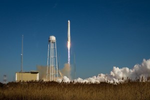 Старт ракета-носителя Antares со стартовой площадки Wallops Flight Facility