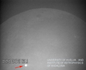 Изображение вспышки, возникшей в результате воздействия крупного метеорита на поверхность Луны 11 сентября 2013 года (снимок телескопа MIDAS)