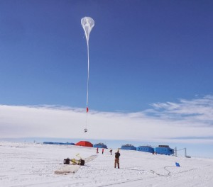 Научно-исследовательский воздушный шар, запущенный вблизи антарктической станции Халли