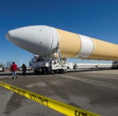 Один из стартовых ускорителей ракета-носителя «Delta IV»