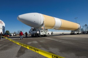 Один из стартовых ускорителей ракета-носителя «Delta IV»