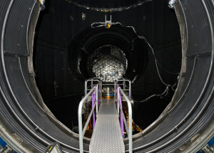 Боковой вход в Large Space Simulator