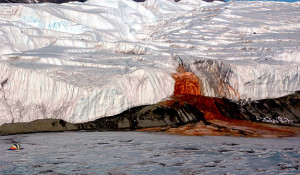 Кровавый водопад в Восточной Антарктиде