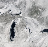 Снимок региона Великих озер, сделанный 19.02.2014, когда подо льдом находилось 80,3% поверхности пресноводных озёр