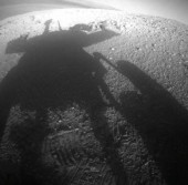 Снимок тени «Opportunity», сделанный камерой марсохода 20 марта 32014 года
