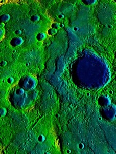 Цепь горных хребтов и уступов на поверхности Меркурия