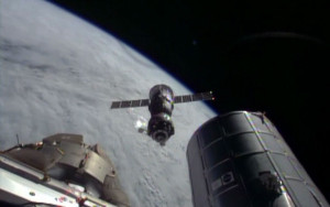 «Союз TMA-11M» через несколько минут после расстыковки с МКС