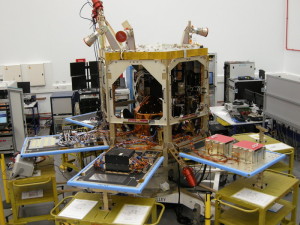 Спутниковая платформа «Sentinel-5P» в чистой комнате
