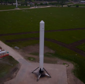 «Falcon 9», первая ступень которого оборудована посадочными шасси