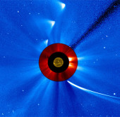 Комбинированный снимок кометы ISON до и после её сближения с Солнцем