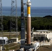 CST-100 на вершине United Launch Alliance (ULA) ракета-носителя Atlas V (арт концепция)