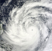 Снимок «Usagi», сделанный прибором MODIS спутника «Terra»